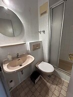 2-Rent Group Hostel Rooms AUB162