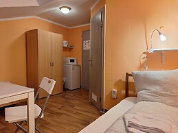 2-Rent Group Hostel Rooms AUB162