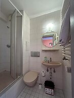 2-Rent Group Hostel Rooms AUB162