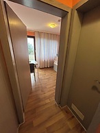 2-Rent Group Hostel Rooms AUB162