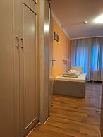 2-Rent Group Hostel Rooms AUB162
