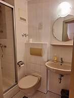 2-Rent Group Hostel Rooms AUB162