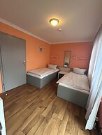 2-Rent Group Hostel Rooms AUB162