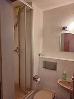 2-Rent Group Hostel Rooms AUB162