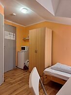 2-Rent Group Hostel Rooms AUB162