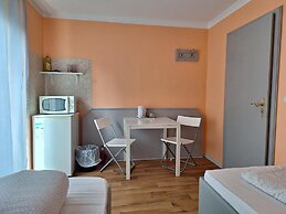 2-Rent Group Hostel Rooms AUB162