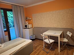 2-Rent Group Hostel Rooms AUB162