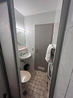 2-Rent Group Hostel Rooms AUB162