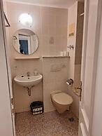 2-Rent Group Hostel Rooms AUB162