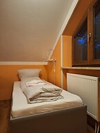 2-Rent Group Hostel Rooms AUB162