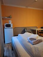 2-Rent Group Hostel Rooms AUB162