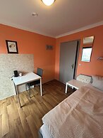 2-Rent Group Hostel Rooms AUB162