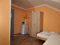 2-Rent Group Hostel Rooms AUB162