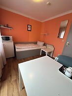 2-Rent Group Hostel Rooms AUB162