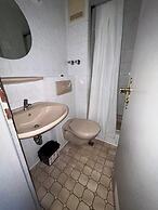 2-Rent Group Hostel Rooms AUB162