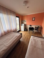 2-Rent Group Hostel Rooms AUB162