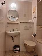 2-Rent Group Hostel Rooms AUB162