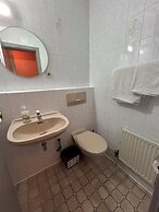 2-Rent Group Hostel Rooms AUB162