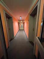 2-Rent Group Hostel Rooms AUB162