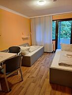 2-Rent Group Hostel Rooms AUB162