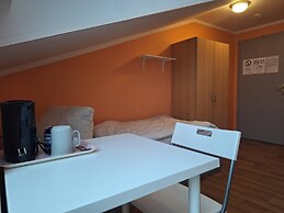 2-Rent Group Hostel Rooms AUB162
