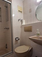 2-Rent Group Hostel Rooms AUB162