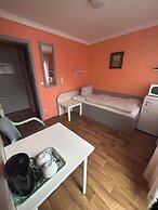 2-Rent Group Hostel Rooms AUB162