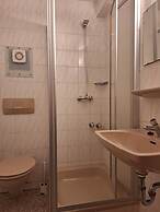 2-Rent Group Hostel Rooms AUB162