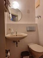 2-Rent Group Hostel Rooms AUB162