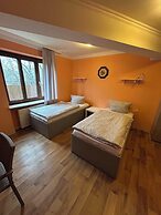 2-Rent Group Hostel Rooms AUB162