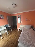 2-Rent Group Hostel Rooms AUB162