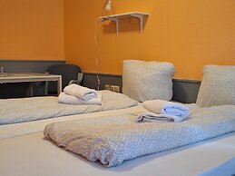 2-Rent Group Hostel Rooms AUB162