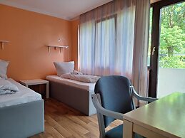 2-Rent Group Hostel Rooms AUB162