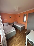 2-Rent Group Hostel Rooms AUB162