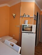 2-Rent Group Hostel Rooms AUB162