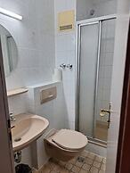 2-Rent Group Hostel Rooms AUB162