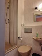 2-Rent Group Hostel Rooms AUB162