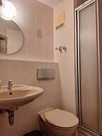 2-Rent Group Hostel Rooms AUB162