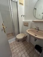 2-Rent Group Hostel Rooms AUB162