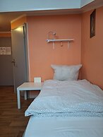 2-Rent Group Hostel Rooms AUB162