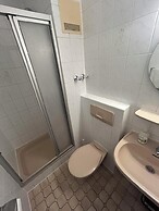 2-Rent Group Hostel Rooms AUB162