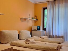 2-Rent Group Hostel Rooms AUB162