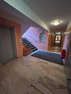 2-Rent Group Hostel Rooms AUB162