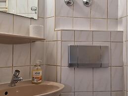 2-Rent Group Hostel Rooms AUB162