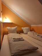 2-Rent Group Hostel Rooms AUB162