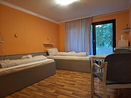 2-Rent Group Hostel Rooms AUB162