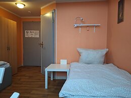 2-Rent Group Hostel Rooms AUB162