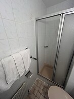 2-Rent Group Hostel Rooms AUB162