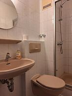 2-Rent Group Hostel Rooms AUB162