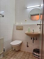 2-Rent Group Hostel Rooms AUB162